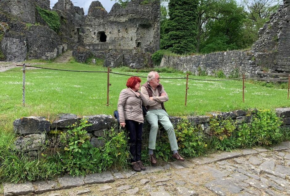 UNE VISITE GUIDEE LES RUINES DE MONTAIGLE EN V.I.P 